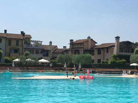 Pool view, Swimming pool, sunbed