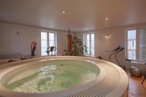 Hot Tub, Sauna, Balcony/Terrace, Fitness centre/facilities, Garden view