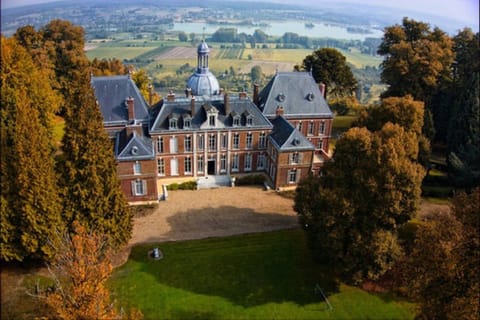 Facade/entrance, Bird's eye view