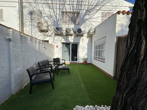 House near airport and station Apartment in Seville