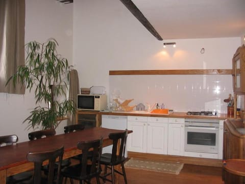 Coffee/tea facilities, Kitchen or kitchenette, Dining area