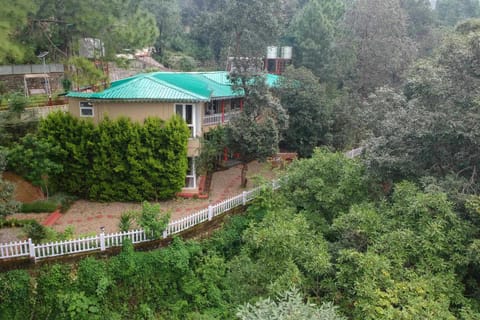StayVista at Mistletoe House - Indoor & Outdoor Game Villa in Uttarakhand