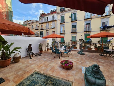 The Spanish Palace Rooms, Suites Apartments & Terraces Bed and Breakfast in Naples