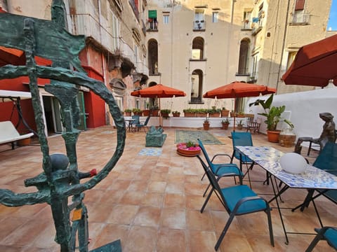 The Spanish Palace Rooms, Suites Apartments & Terraces Bed and Breakfast in Naples