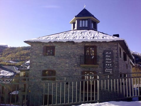 Facade/entrance, Winter