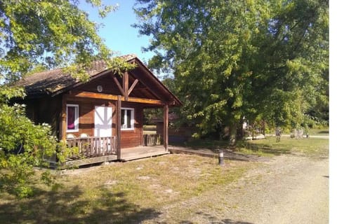 Camping familial les chalets d'Uza Campground/ 
RV Resort in Saint-Julien-en-Born