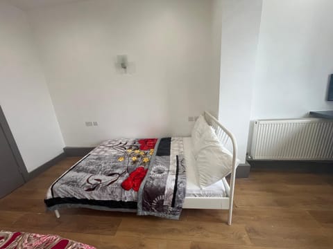 Anerly Road Apartment in London Borough of Croydon