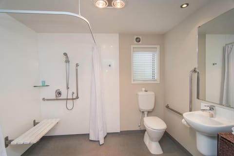 Shower, Bathroom, Facility for disabled guests, acessibility