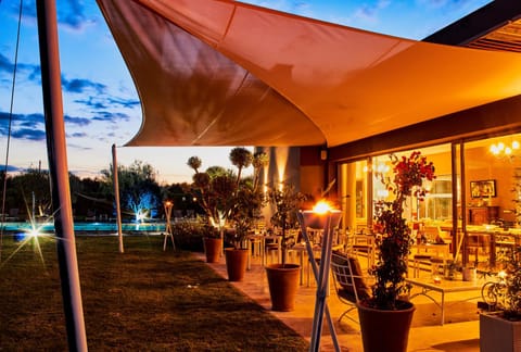 Patio, Dining area, Garden view, Mountain view