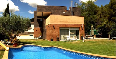 Property building, Swimming pool, Swimming pool