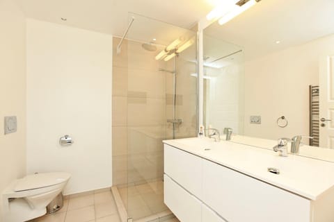 CPH Lux apartm, 2 FULL BATHROOMS 2th Condo in Frederiksberg