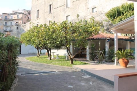 The Lemon Tree House Condo in Scalea