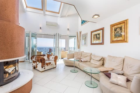 Luxury penthouse Prestige near the sea Condominio in Opatija