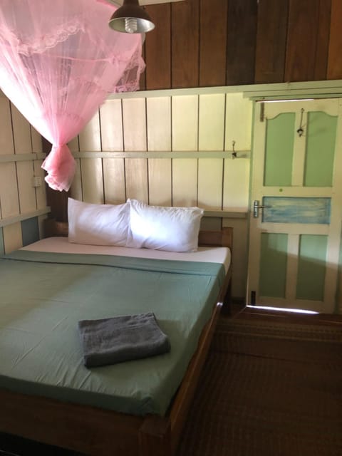 Retro Kampot Guesthouse Bed and Breakfast in Cambodia