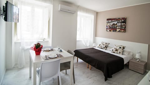 DOMO Apartments - Trieste Goldoni Condo in Trieste