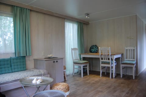 Dining area, Garden view