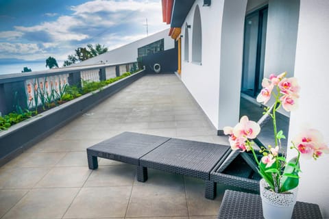 Balcony/Terrace, Mountain view, Sea view, Street view