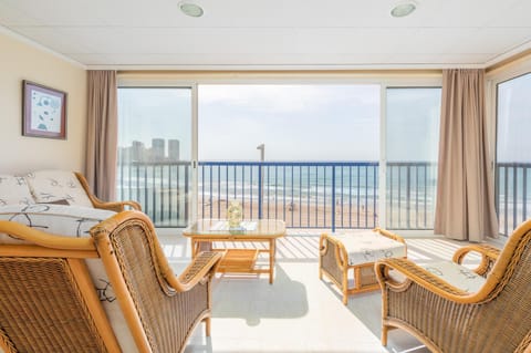 Living room, Sea view