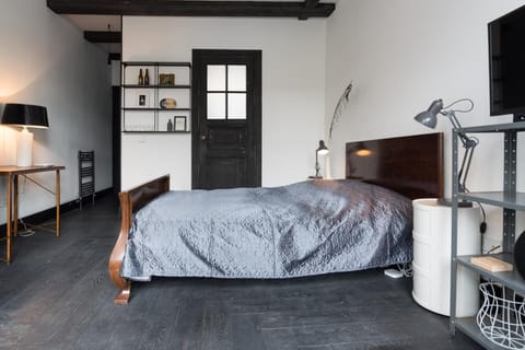 The Black Beauty private studio with canal view Übernachtung mit Frühstück in Amsterdam