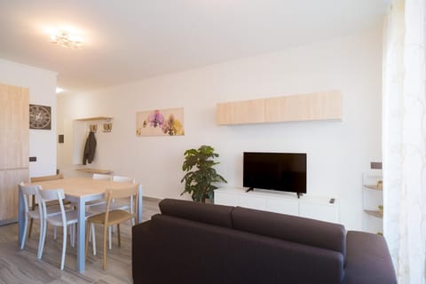 TV and multimedia, Living room, Dining area