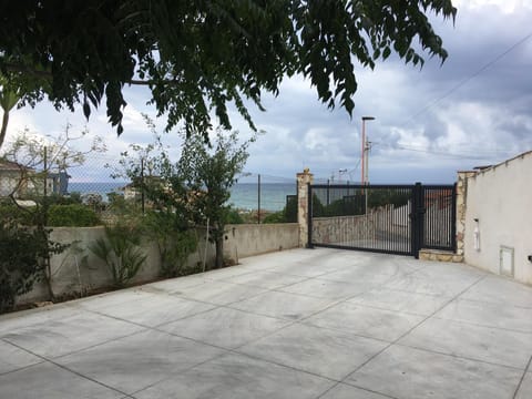 Property building, Landmark view, Sea view, Street view