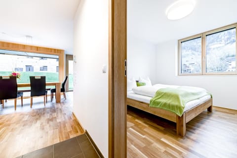 Photo of the whole room, Dining area, Bedroom