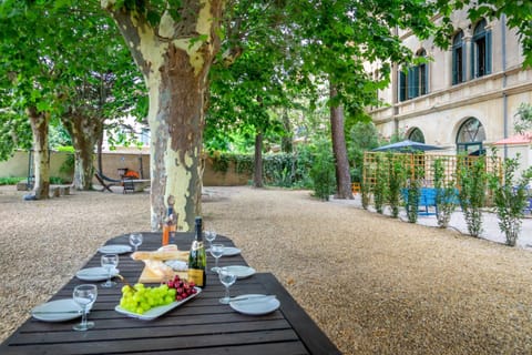 Ultimate Relaxation for Family or Group at Renowned Couvent des Ursulines, a Tranquil Escape in Historic Pézenas Maison in Pézenas