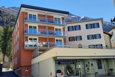 Facade/entrance
