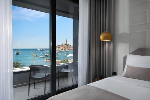 View (from property/room), Balcony/Terrace, River view, Sea view