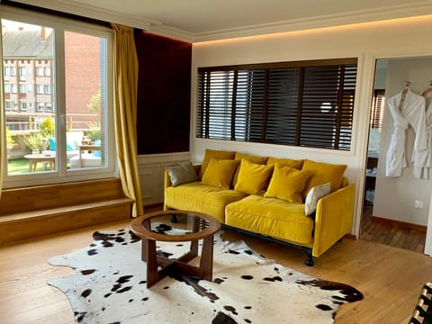 Living room, Seating area, City view