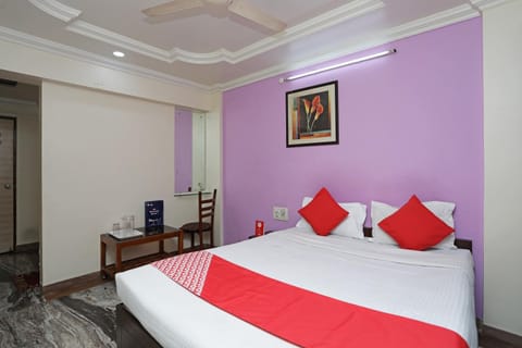 OYO Hotel Bliss Executive Near Sant Tukaram Nagar Metro Station Hotel in Pune