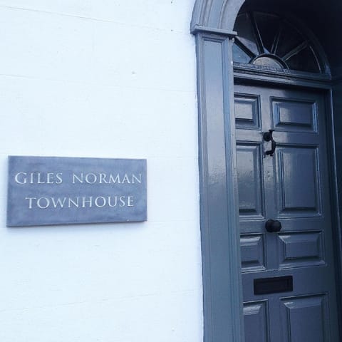 Giles Norman Gallery & Townhouse Pensão in Kinsale