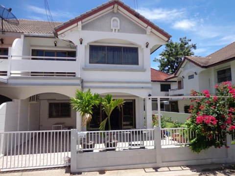 Calv-Inn Villa in Pattaya City