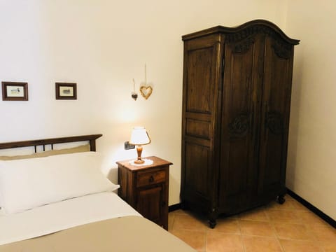 Photo of the whole room, Decorative detail, Bedroom