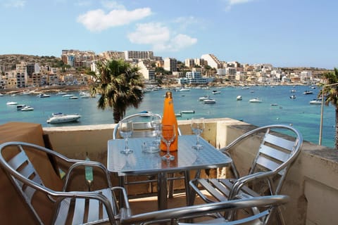 Neighbourhood, Balcony/Terrace, Beach, City view, Sea view