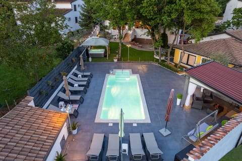 Garden view, Pool view, Swimming pool, sunbed