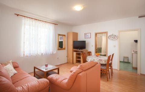 Apartments Cvjetni Dvori Condo in Makarska