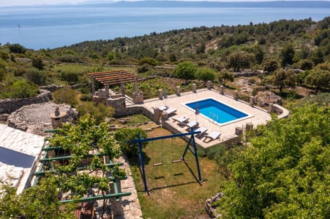 The Ultimate Escape - two traditional cottages & private pool House in Selca, Brač