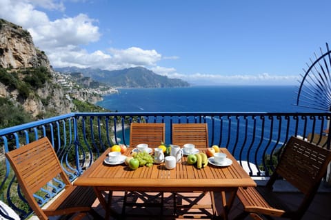 Balcony/Terrace, Balcony/Terrace, Landmark view, Mountain view, Sea view