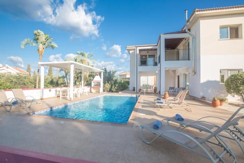 Garden, Seating area, Swimming pool