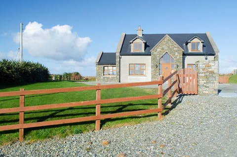 Property building, Day, Natural landscape, Parking