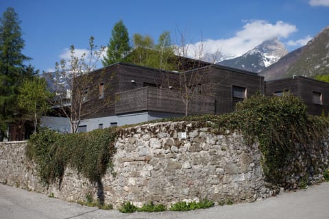 Facade/entrance, Neighbourhood, Balcony/Terrace