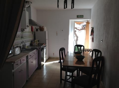 Kitchen or kitchenette, minibar, pet friendly, stove