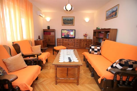 Apartment Baturina Condo in Okrug Gornji