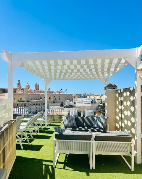 View (from property/room), Balcony/Terrace, Seating area, sunbed