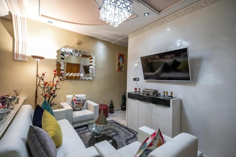 Communal lounge/ TV room, TV and multimedia, Living room, Seating area, Evening entertainment