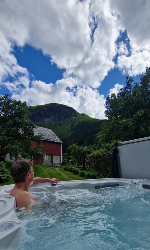 Natural landscape, Hot Tub, Mountain view