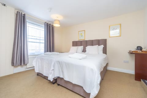 Black Lion Bed and Breakfast in Molesey