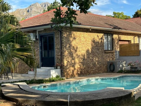 Stellenhaus Guest Cottage Casa in Stellenbosch