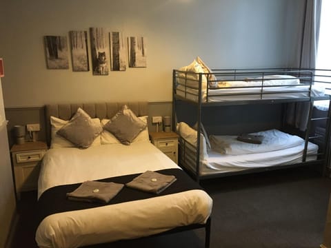 Queens Guesthouse Manchester Bed and Breakfast in Manchester